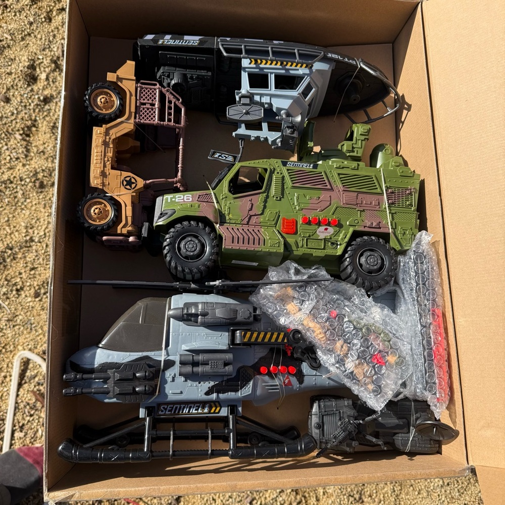 True Heroes Sentinel  1‎ Military Vehicle Set TOYS R US Exclusive Brand NIB